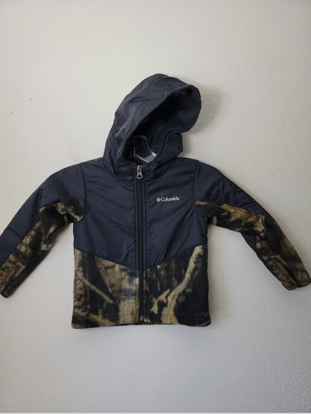 Columbia Black Jacket with Green/Brown Camo Panels Kids 3T